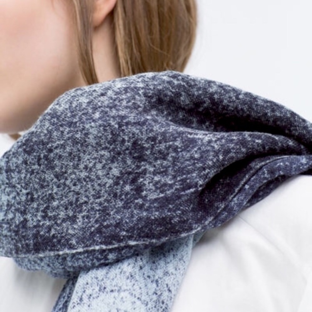 NWT Zara Light Knit Blue Scarf